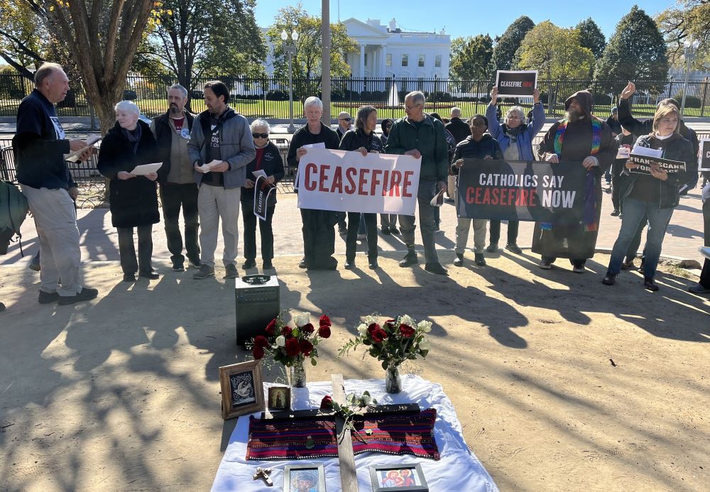 Outside White House, Catholic protesters urge Biden to support cease